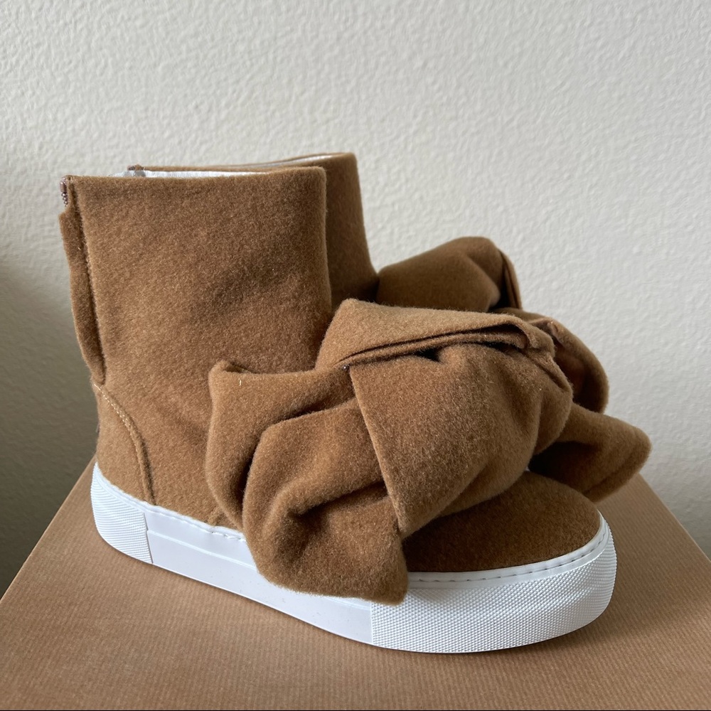 Joshua Sanders felt bow camel boots!!
